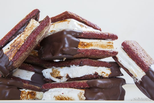 Red Velvet Smores with Cream Cheese Marshmallows. #Recipe and photo by Irvin Lin of Eat the Love. www.eatthelove.com