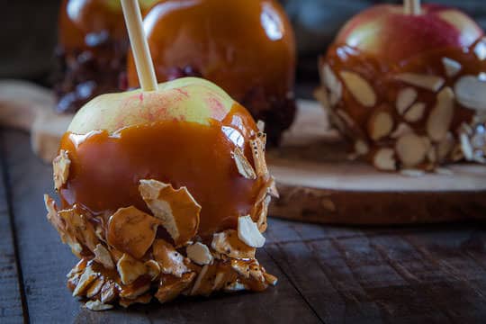 Caramel Apple Recipe by Irvin Lin of Eat the Love | www.eatthelove.com