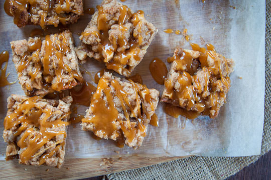 Apple Pie Bars Recipe. Photo by Irvin Lin of Eat the Love. www.eatthelove.com