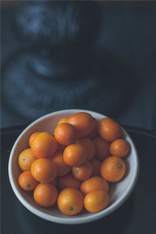 Beautiful austere kumquats in a bowl. Photo by Irvin Lin of Eat the Love. www.eatthelove.com