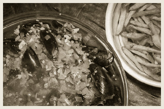 Mussels and Fries. An easy dinner for two! Photo by Irvin Lin of Eat the Love. | www.eatthelove.com