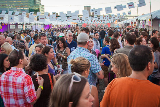 Feast Portland's Night Market gets crowded. Photo by Irvin Lin of Eat the Love.