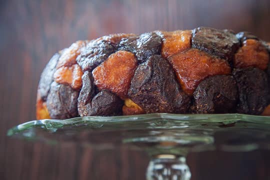 Pumpkin Chocolate Monkey Bread Recipe. Photo by Irvin Lin of Eat the Love.