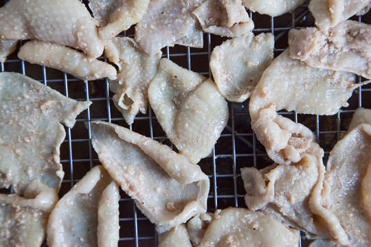 Drain and cool the cooked skins on a wire rack before frying. Photo by Irvin Lin of Eat the Love.