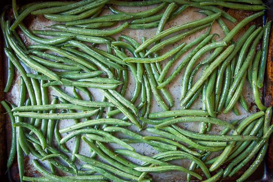 Place the coated green beans on a rimmed baking sheet in a single layer. Photo and recipe by Irvin Lin of Eat the Love.