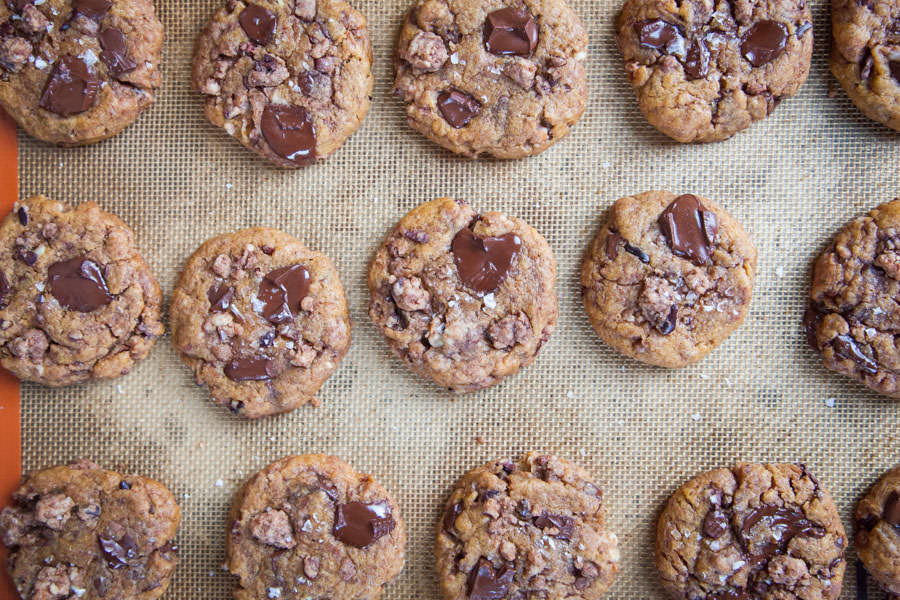 Pumpkin Chocolate Chip Cookies with Pumpkin Spice Streusel! Recipe by Irvin Lin of Eat the Love.