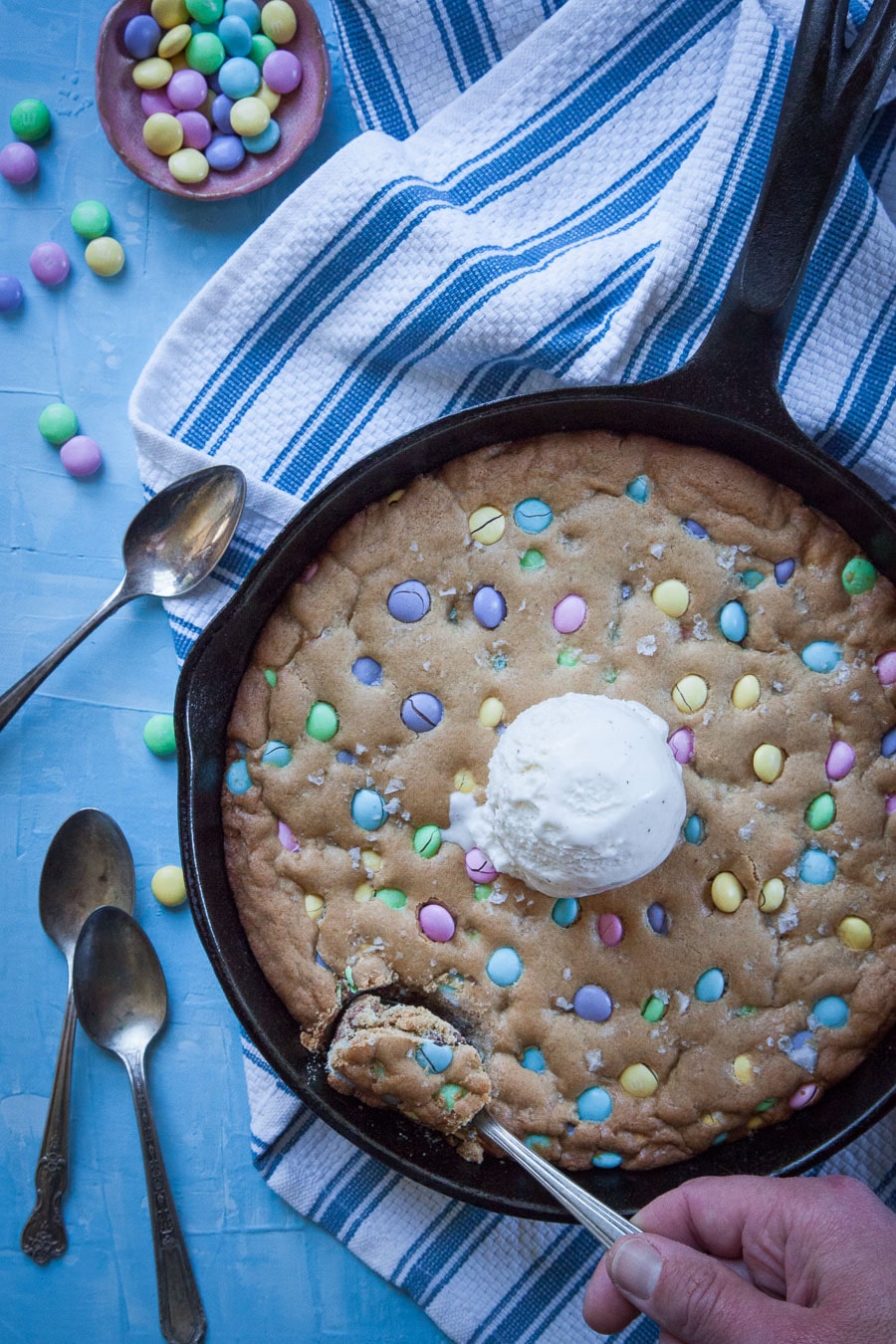 Easy-to-make Giant Skillet Cookie with M&M candies Recipe and photo by Irvin Lin